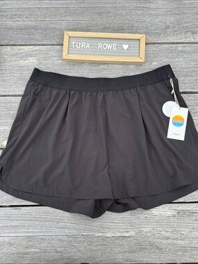 Vuori Villa Sport Short Black Women's Extra Large NWT 🖤✨